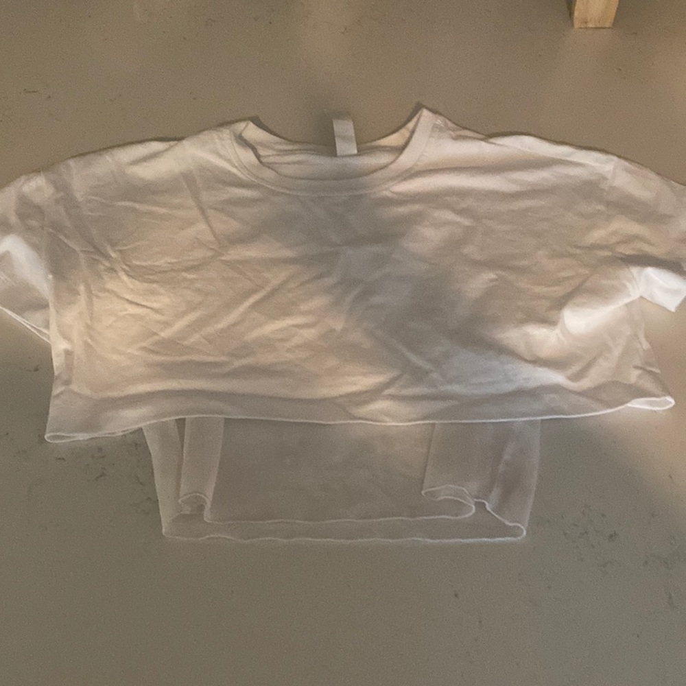 Alo crop white t with mesh under lining